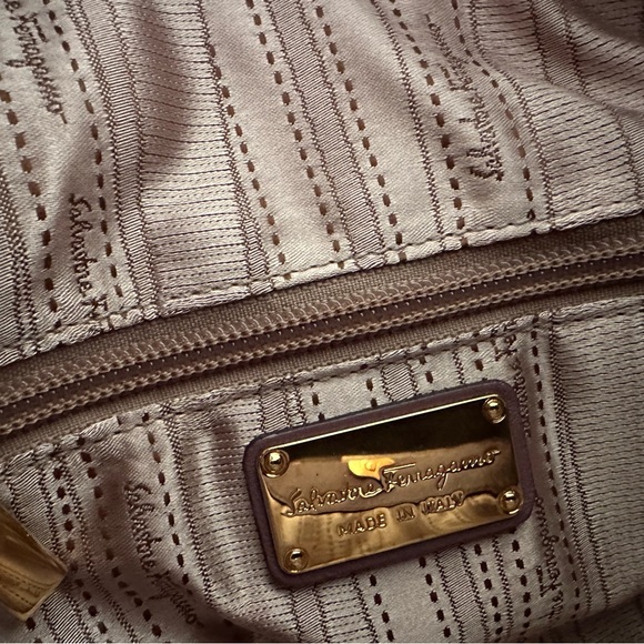 Salvatore Ferragamo Hobo Lavender Handbag Authentic Pristine Condition - Picture 7 of 11